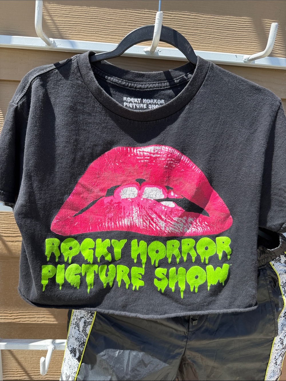 Rocky Horror bright neon green red/ pink lips comfy med . Crop fits med to small